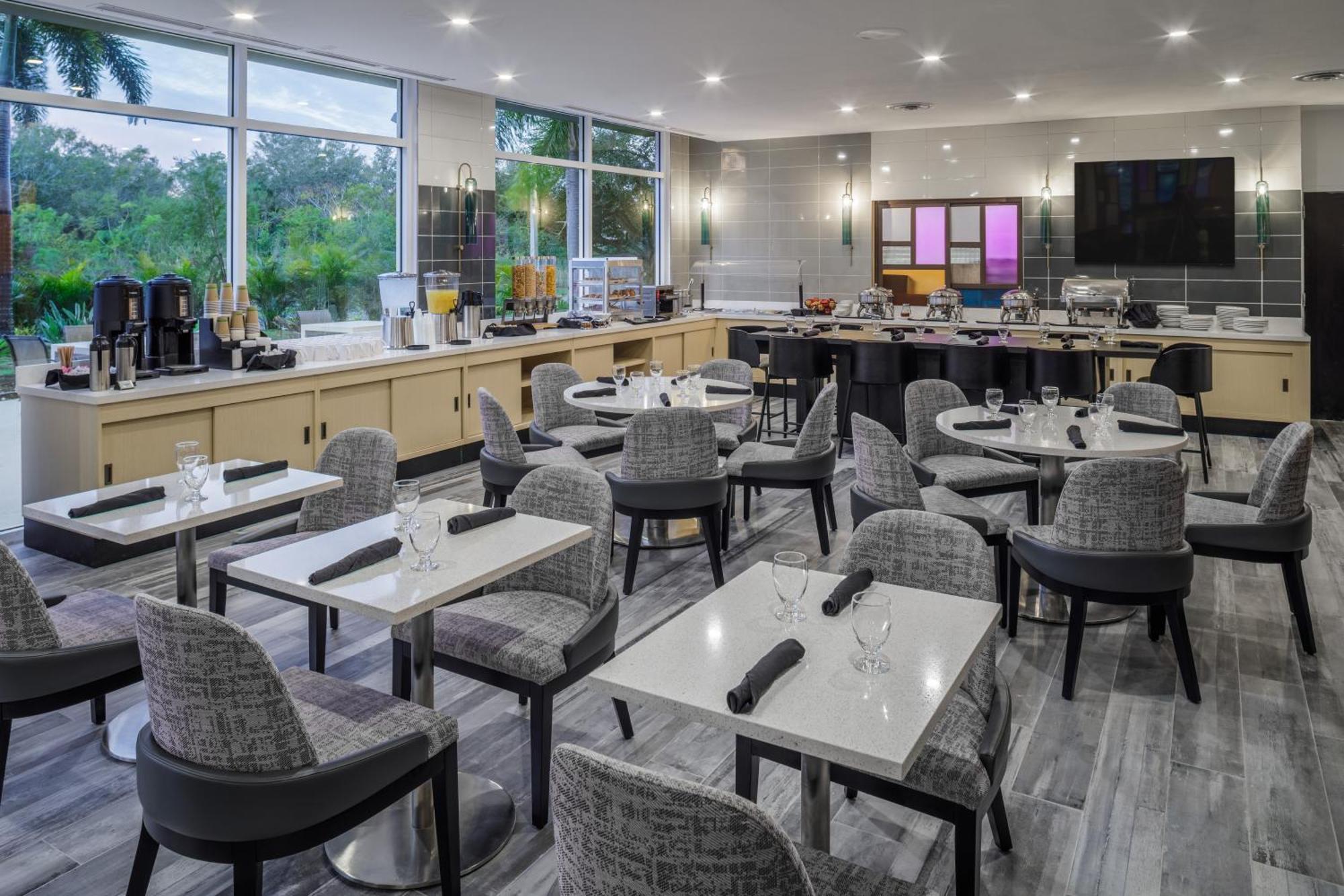 Doubletree By Hilton Sarasota Bradenton Airport Hotel Exterior foto